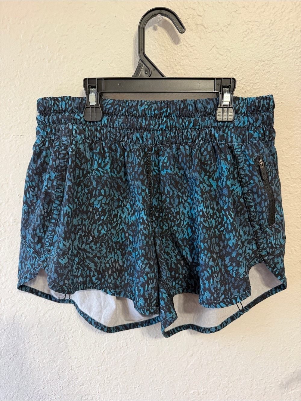 Lululemon shorts Tracker LR Short Animal Print